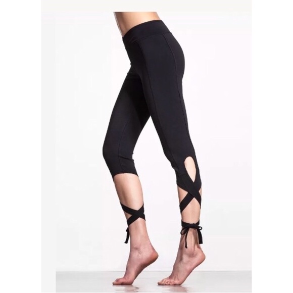 Free People Turnout Tie Capri FP Movement - Picture 2 of 6